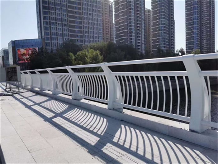 桥梁护栏后期怎么保护